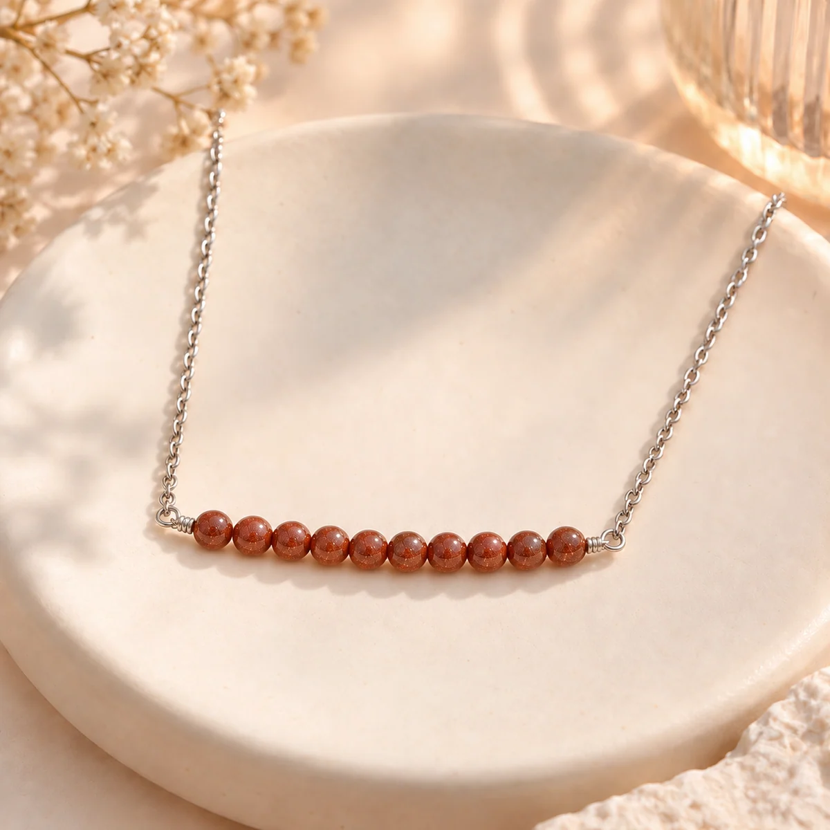 สร้อยคอหินเรียง 4 มม. ทรายทอง — ภาพจัดวางสินค้า
